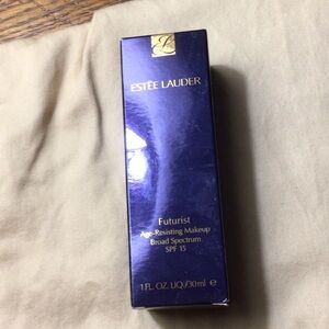 Estee Lauder Futurist Age-Resisting Makeup SPF 15